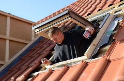 Pose de fenêtres de toit Velux à Bremondans
